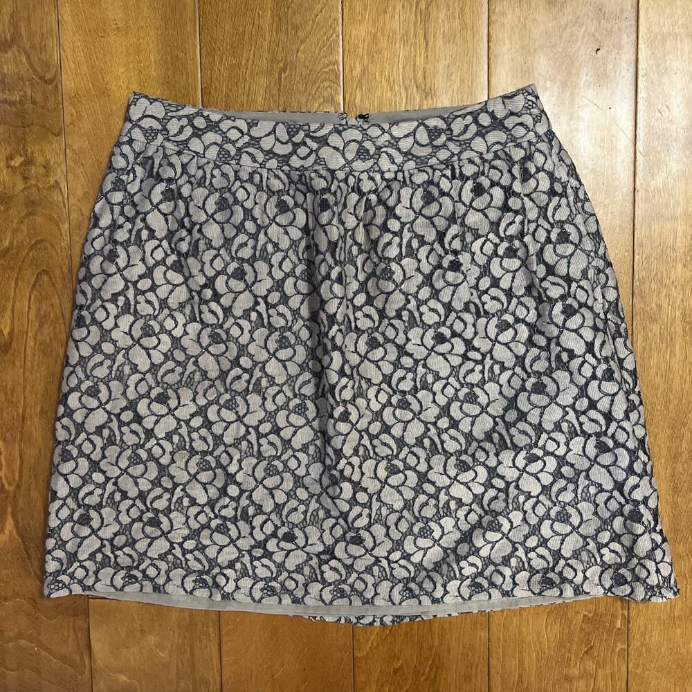 Vintage Y2K Banana Republic Embroidered Floral Mini Skirt Size 0 Tan Preppy Work
